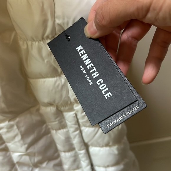 Kenneth Cole white sackable puffer vest - Picture 4 of 7